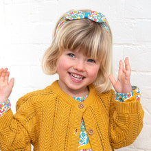 Load image into Gallery viewer, Girl in pretty pony bowband